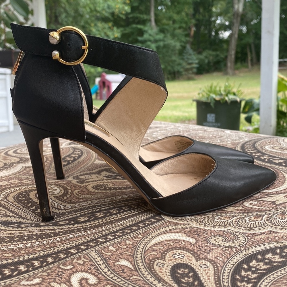 Asymmetrical strap heels - Picture 2 of 7